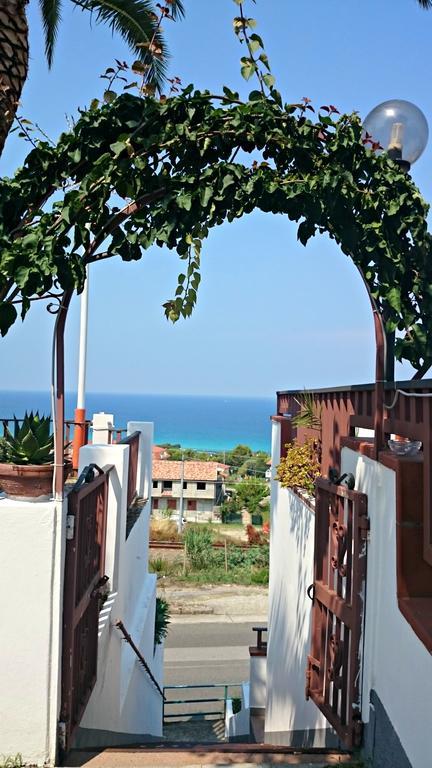 San Carlo - Terrazzo Sul Mare Con Ristorante E Pizzeria Acomodação com café da manhã Zambrone Exterior foto
