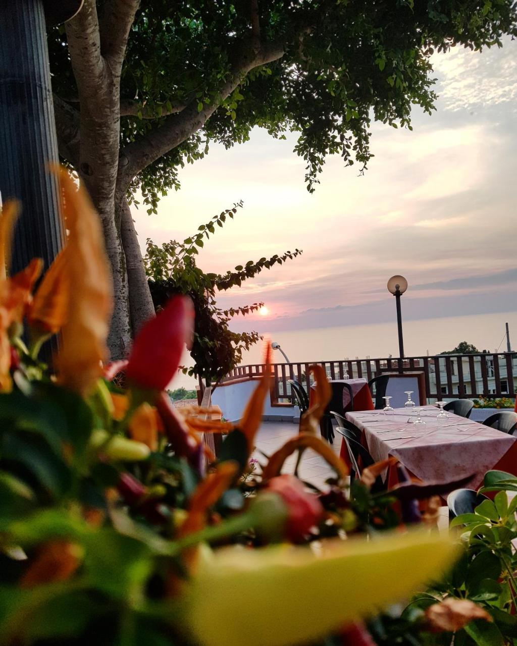 San Carlo - Terrazzo Sul Mare Con Ristorante E Pizzeria Acomodação com café da manhã Zambrone Exterior foto