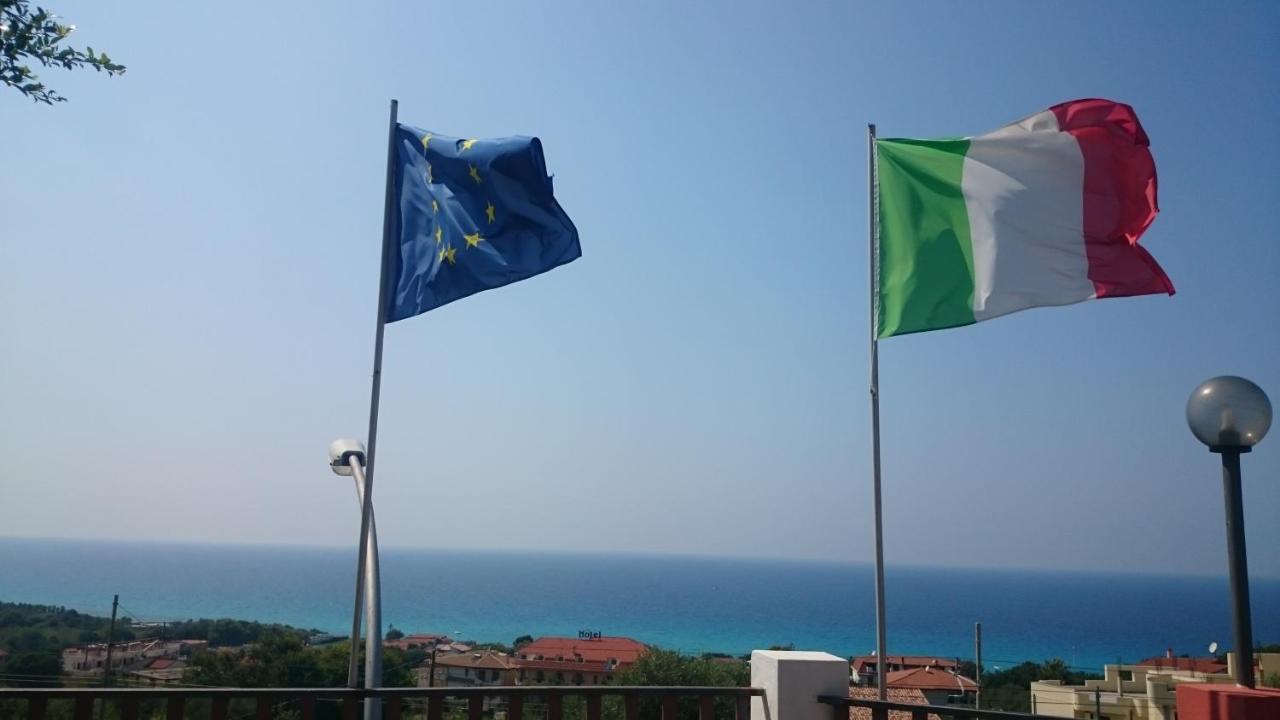 San Carlo - Terrazzo Sul Mare Con Ristorante E Pizzeria Acomodação com café da manhã Zambrone Exterior foto
